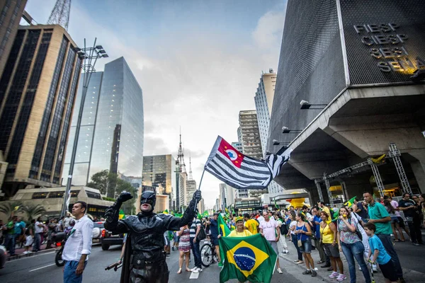 Brasil Sao Paulo Manifestante Sostiene Globo Que Representa Presidenta Dilma —  Fotos de Stock