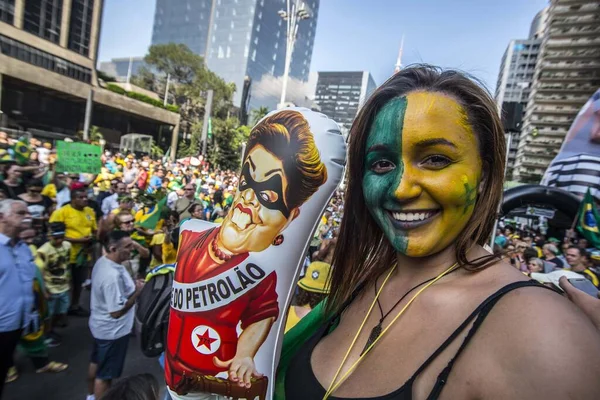 Brasil Sao Paulo Manifestante Sostiene Globo Que Representa Presidenta Dilma — Foto de Stock