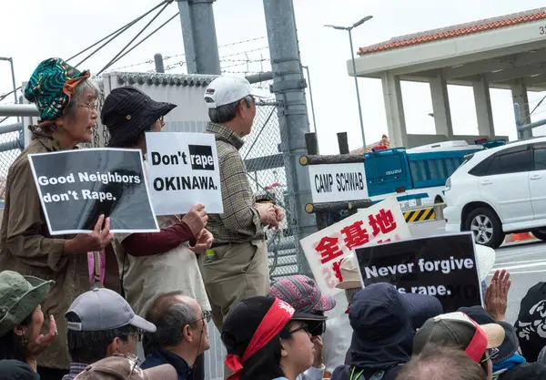 Japón Okinawa Mientras Los Manifestantes Sientan Largo Puerta Del Campamento — Foto de Stock