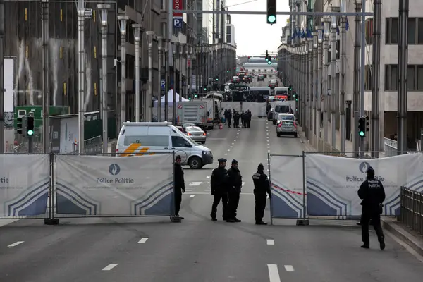 Bruselas Anderlecht Miembros Policía Belga Registran Piso Anderlecht Marzo 2016 — Foto de Stock