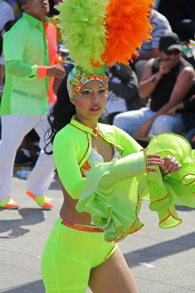Disparo Diurno Desfile Carnaval Increíble —  Fotos de Stock