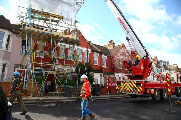 United Kingdom London Firefighters Attempt Secure Scaffolding Which Partly Collapsed — Stock Photo, Image