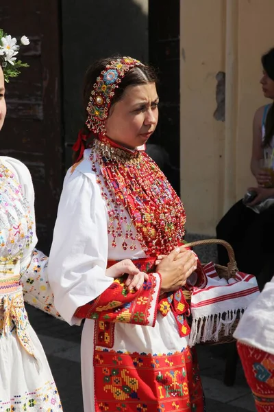 Oamenii Care Poartă Costume Naționale Croate Stradă — Fotografie, imagine de stoc
