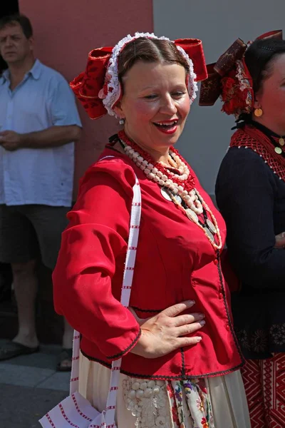 Gente Trajes Nacionales Croatas Durante Festival Dakovo — Foto de Stock