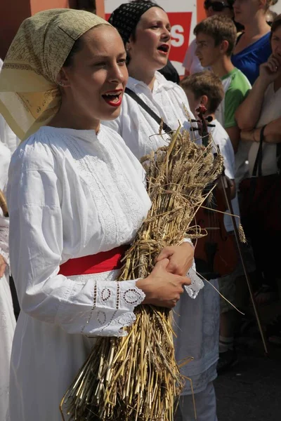 People Croatian National Costumes Festival Dakovo — Stock Photo, Image