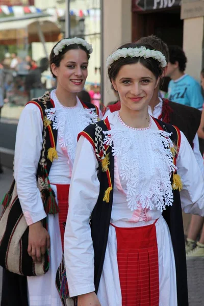Mensen Kroatische Nationale Kostuums Straat — Stockfoto