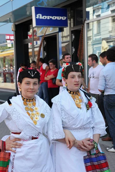 Gente Con Trajes Nacionales Croatas Calle — Foto de Stock