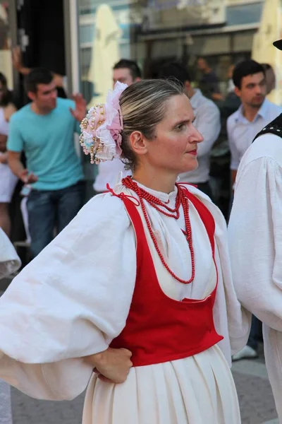 Persone Che Indossano Costumi Nazionali Croati Strada — Foto Stock