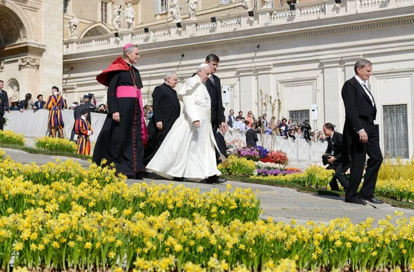 梵蒂冈 2016年4月9日 教宗方济各出席在梵蒂冈圣彼得广场举行的庆祝活动 — 图库照片