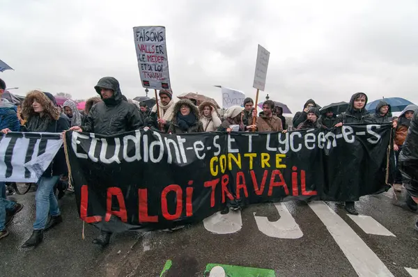 Francja Marsylia Protestujący Stają Przed Policją Podczas Demonstracji Przeciwko Planowanym — Zdjęcie stockowe
