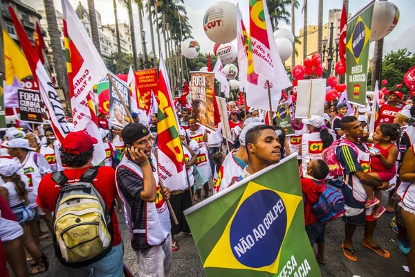圣保罗 2016年3月31日 支持巴西总统迪尔玛 罗塞夫和前总统路易斯 伊格纳西奥 达席尔瓦的示威者在巴西东南部圣保罗硒广场举行抗议活动 — 图库照片
