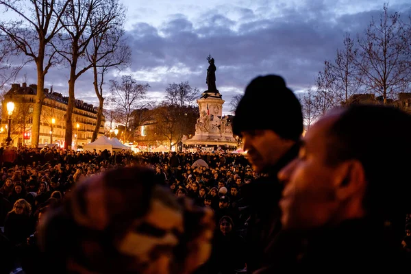 Zatłoczona Demonstracja Nuit Debout Paryżu Francja — Zdjęcie stockowe