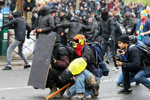 Tömeges Zavargások Párizsi Munkaügyi Tüntetés Alatt — Stock Fotó