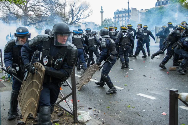 Πληθώρα Ταραχών Κατά Διάρκεια Εργατικής Διαδήλωσης Στο Παρίσι Γαλλία — Φωτογραφία Αρχείου