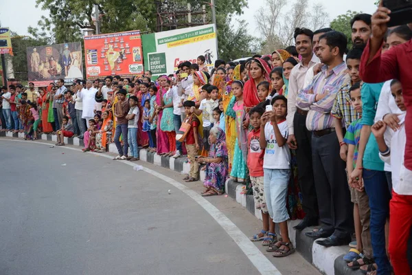 India Bikaner Bhakták Részt Vesznek Hagyományos Felvonuláson Gangaur Fesztiválon Junagarh — Stock Fotó