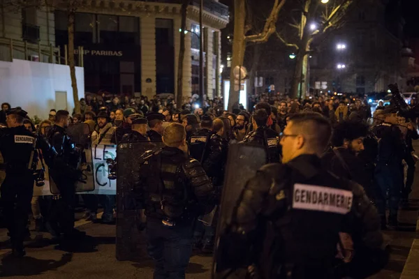France Paris French Police Officers Face Protesters Night Demonstration Front — Stock Photo, Image