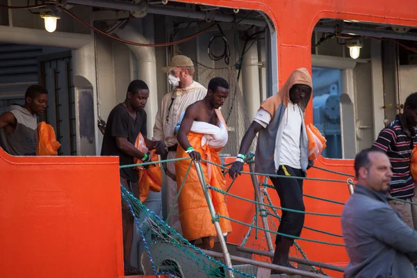 Italy Palermo Migrants Disembark Siem Pilot April 2016 Palermo Italy — Stock Photo, Image