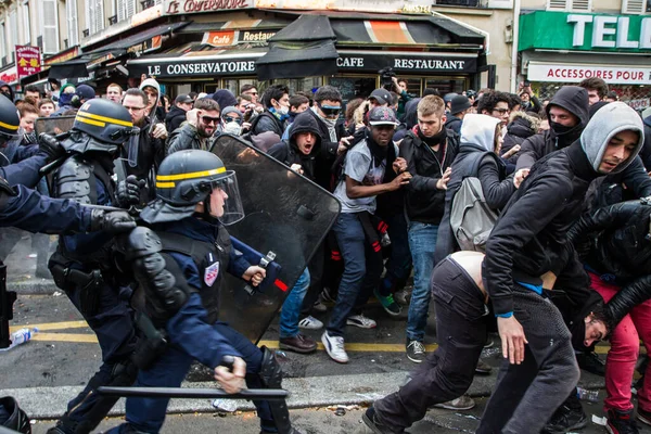 Tłumione Zamieszki Podczas Demonstracji Robotniczej Paryżu Francja — Zdjęcie stockowe