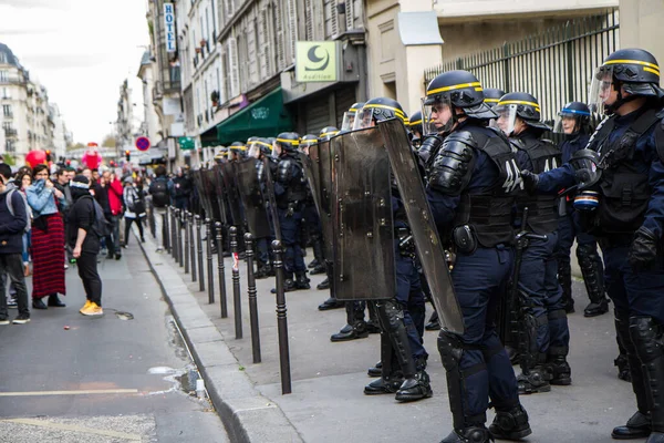 パリでの労働デモ中の群衆の暴動フランス — ストック写真