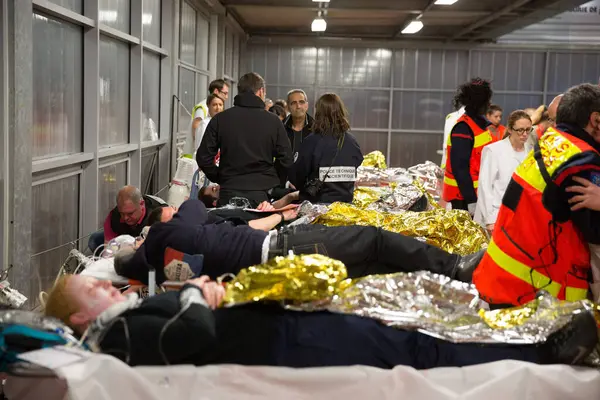 France Toulouse Civilians Medical Staff Firemen Rescuers Take Part Simulation — Stock Photo, Image
