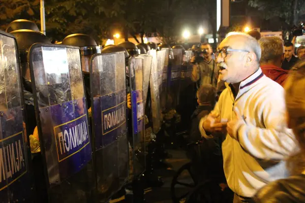 Üsküp Ten Macedonia Göstericiler Cumhurbaşkanı Gjorge Vanov Takımının Ofislerini Yağmalayarak — Stok fotoğraf