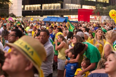 Sao Paulo, Brezilya, 13 Mart 2016. Brezilya halkının Cumhurbaşkanı Dilma, eski Başkan Lula tutuklanması ve Pt, İşçi Partisi, yolsuzluk skandalları içinde battı yıkılmasından görevden alma talep sokaklara