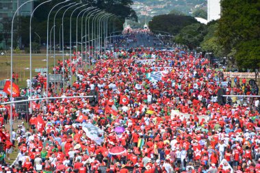 Sao Paulo, Brezilya, 13 Mart 2016. Brezilya halkının Cumhurbaşkanı Dilma, eski Başkan Lula tutuklanması ve Pt, İşçi Partisi, yolsuzluk skandalları içinde battı yıkılmasından görevden alma talep sokaklara