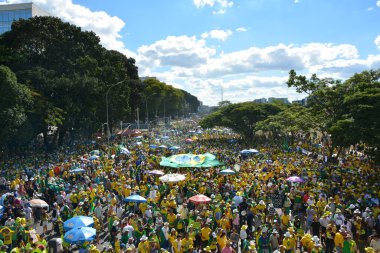 Sao Paulo, Brezilya, 13 Mart 2016. Brezilya halkının Cumhurbaşkanı Dilma, eski Başkan Lula tutuklanması ve Pt, İşçi Partisi, yolsuzluk skandalları içinde battı yıkılmasından görevden alma talep sokaklara