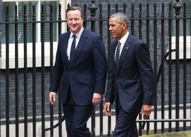 Birleşik Krallık, Londra - 22 Nisan 2016: Başkan Barack Obama İngiltere Başbakanı David Cameron 'ı karşıladı