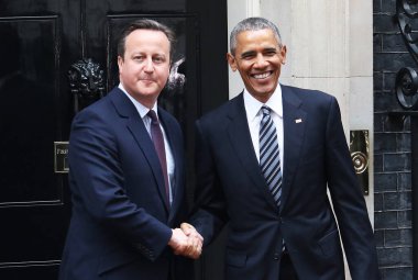 Birleşik Krallık, Londra - 22 Nisan 2016: Başkan Barack Obama İngiltere Başbakanı David Cameron 'ı karşıladı