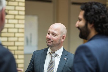 Ulusal Bütçe Görüşmeleri gözden geçirildi. 2016 yılı ulusal bütçesinin revize edilmesi konusundaki görüşleri hakkında Norveçli siyasetçilerin görüşleri.