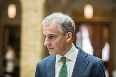 Ulusal Bütçe Görüşmeleri gözden geçirildi. 2016 yılı ulusal bütçesinin revize edilmesi konusundaki görüşleri hakkında Norveçli politikacılarla röportaj.