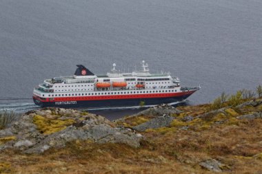 Hurtigruten gemisi MS Richard ile birlikte Trondheim, Norveç 'te demirli.