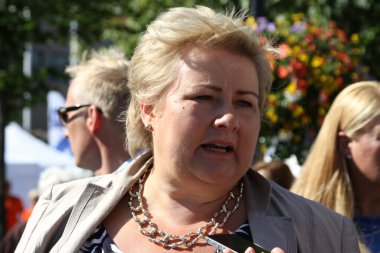 Erna Solberg Norveçli bir politikacı ve Norveç Muhafazakar Partisi 'nin lideri.      