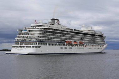 Bayan Viking Denizi, Brnnysund rıhtımında.