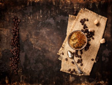 Fotokopi alanı olan kahve kompozisyonu, üst görünüm  