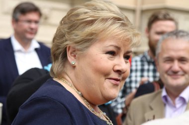 Erna Solberg kadın etkinlik arka planda, kapat