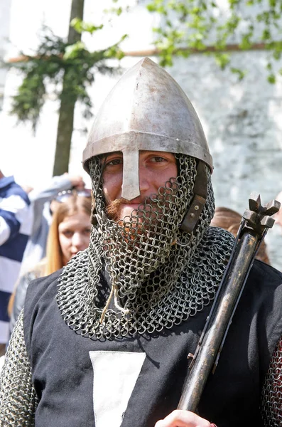 中世フェスティバルの歴史的再建における騎士 — ストック写真