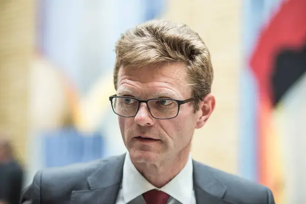 Überarbeitete Interviews Zum Staatshaushalt Interview Norwegischer Politiker Über Ihre Meinungen — Stockfoto