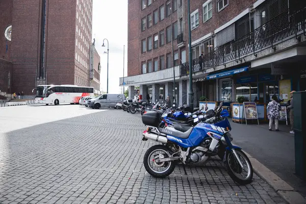 Motosikletler Gündüz Vakti Stockholm Caddesine Park Ediyor — Stok fotoğraf