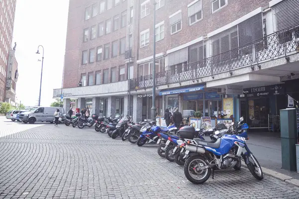 Motos Estacionamento Rua Durante Dia Estocolmo — Fotografia de Stock