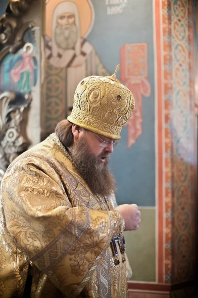 モスクワの聖ピーター修道院の司教マーキュリーと正典礼 — ストック写真