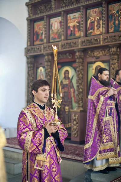 Liturgia Ortodoxa Con Obispo Mercurio Alto Monasterio San Pedro Moscú — Foto de Stock
