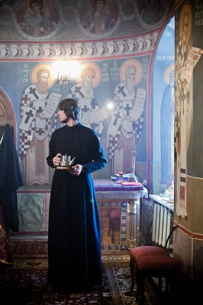 Православная Литургия Епископом Меркурием Высоком Монастыре Святого Петра Москве — стоковое фото