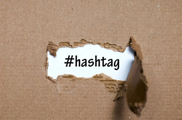 Das Wort Hashtag Taucht Hinter Zerrissenem Papier Auf — Stockfoto