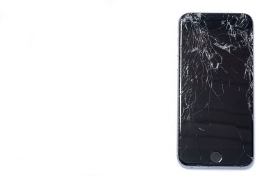 kırık smartphone üzerinde beyaz izole