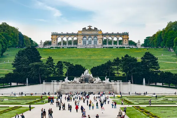 Die Gloriette Schönbrunner Schlossgarten — Stockfoto
