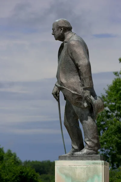Churchill Standbeeld Buiten National Churchill Museum — Stockfoto