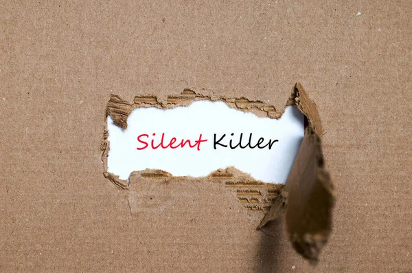 Palavras Assassino Silencioso Aparecendo Atrás Papel Rasgado — Fotografia de Stock