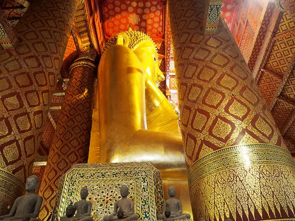 Statue Bouddha Doré Gros Plan — Photo